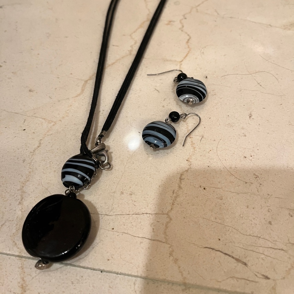 Elegant Black and Silver Jewelry Set